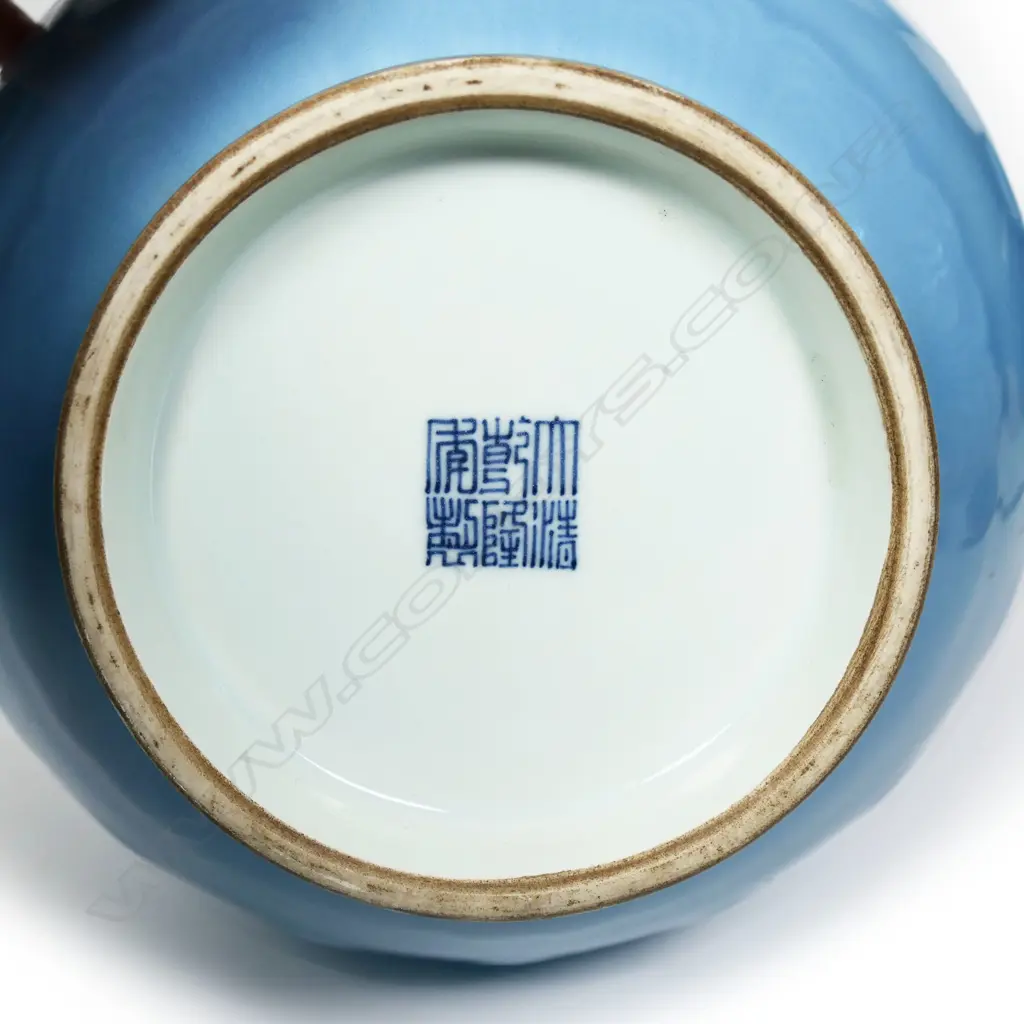 A Chinese porcelain blue celadon double dragon vase, Image 1++