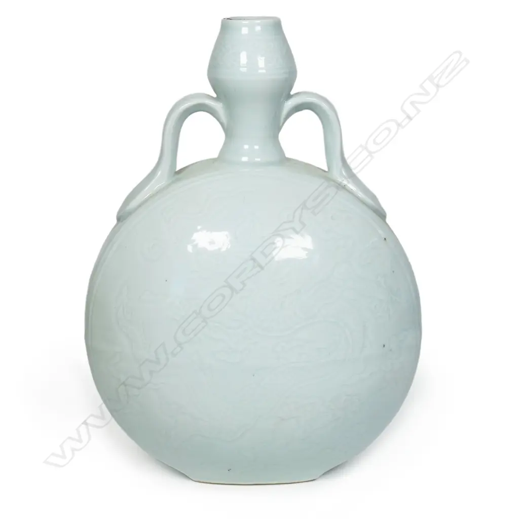 A Chinese porcelain moon flask vase, Image 1++