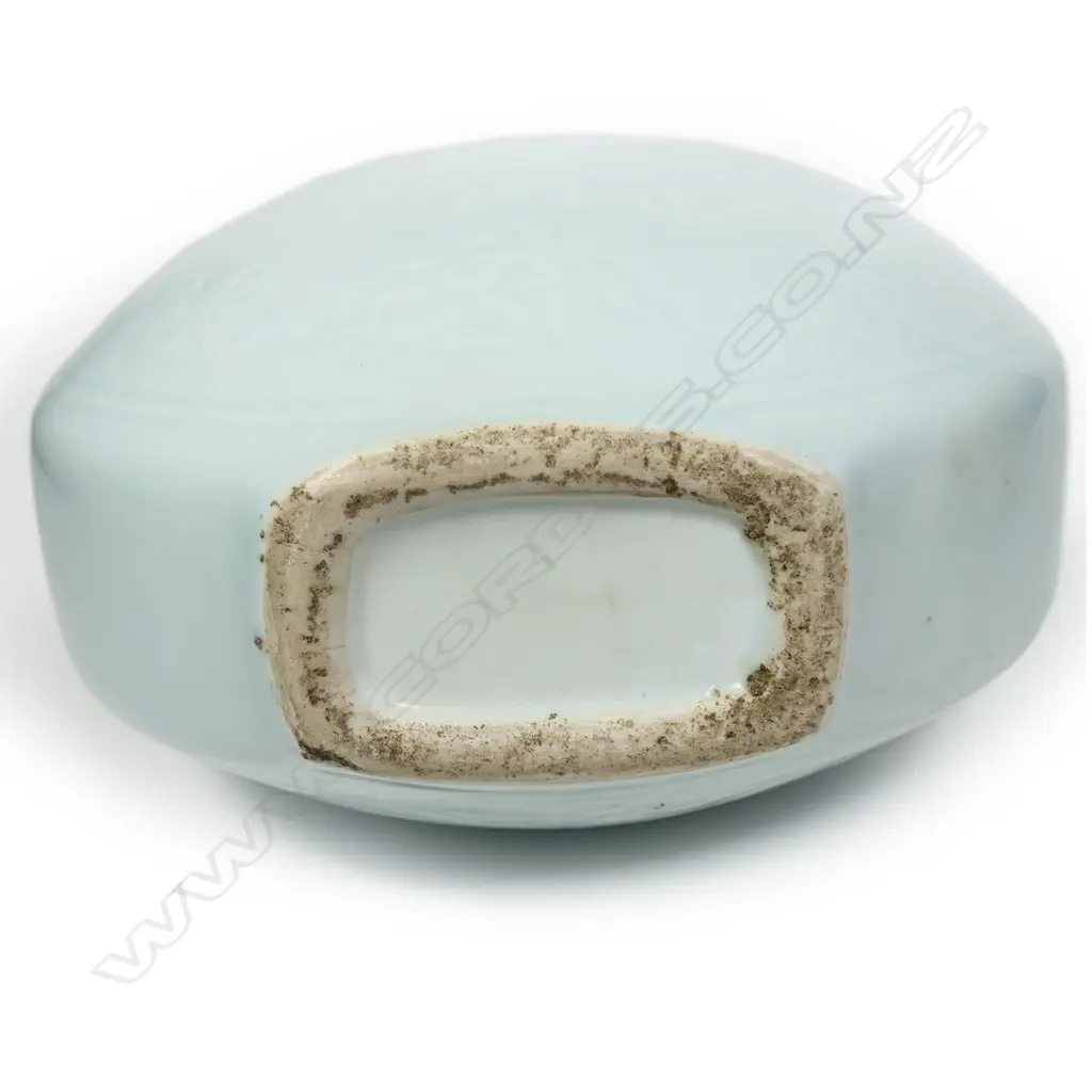 A Chinese porcelain moon flask vase, Image 1++