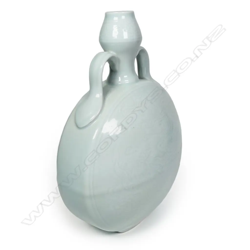 A Chinese porcelain moon flask vase, Image 1++
