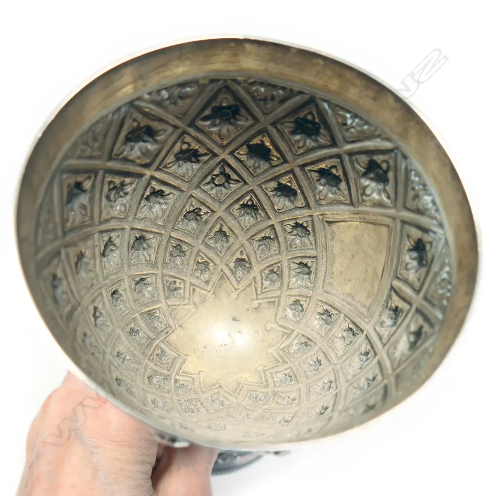 A Victorian silver chalice, Image 1++