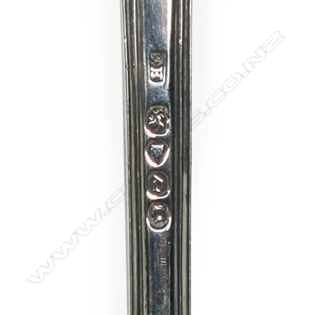 A Victorian silver pie spoon, Image 1++