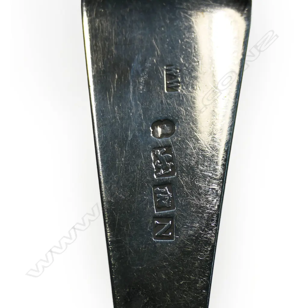 A George III silver pie spoon, Image 1++