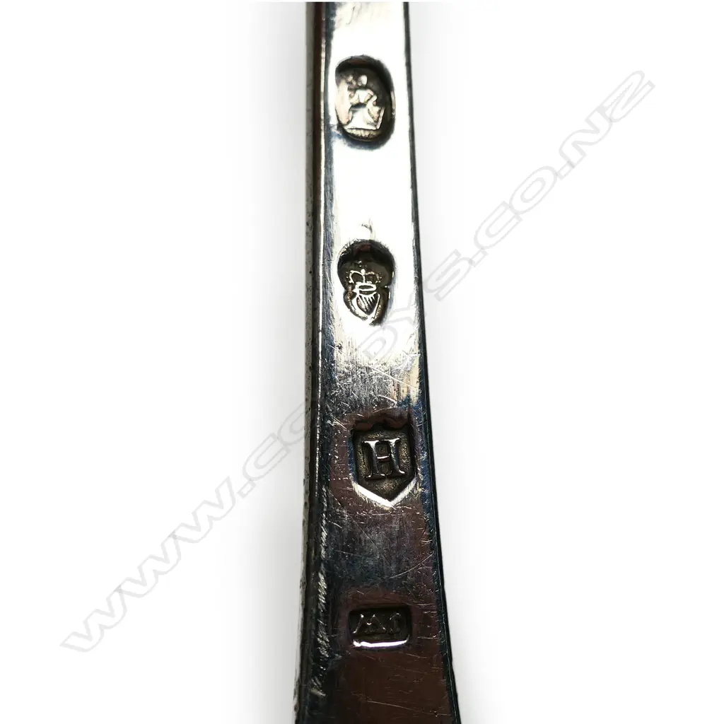 A George II Irish bottom marked Hanoverian large pie spoon, Image 1++