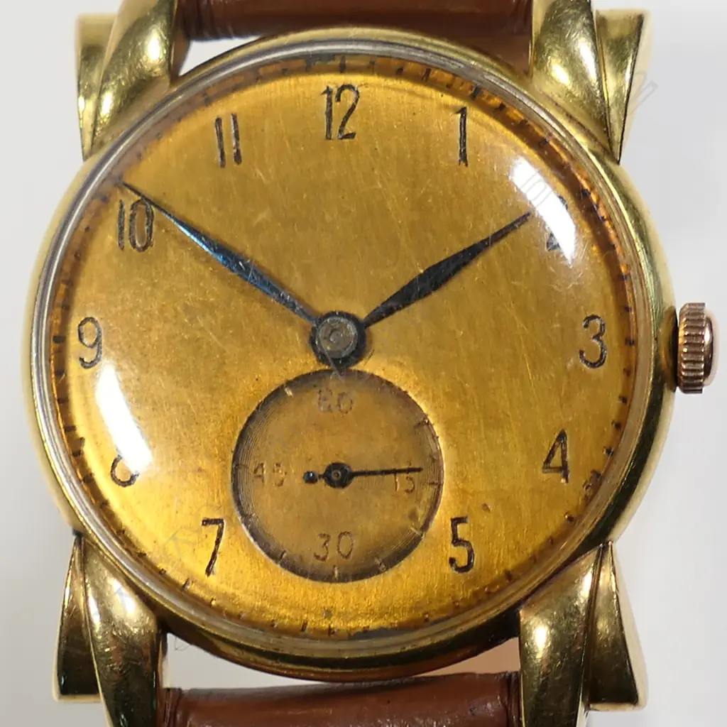 An IWC (International Watch Company) 1940's vintage gent's 18ct yellow gold wrist watch, Image 1++