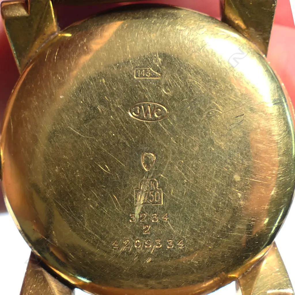 An IWC (International Watch Company) 1940's vintage gent's 18ct yellow gold wrist watch, Image 1++