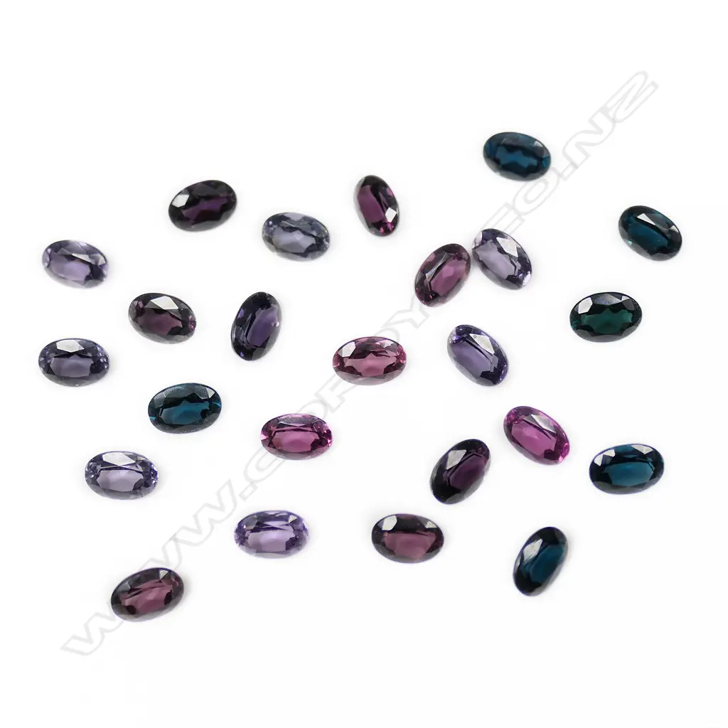 A colour sample box for spinel stones, Image 1++
