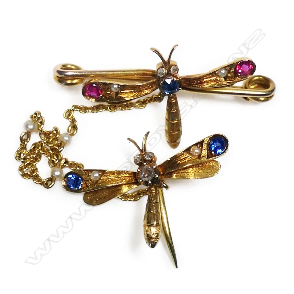 A vintage 9ct gold and gemstone set dragon fly brooch, Image 1++