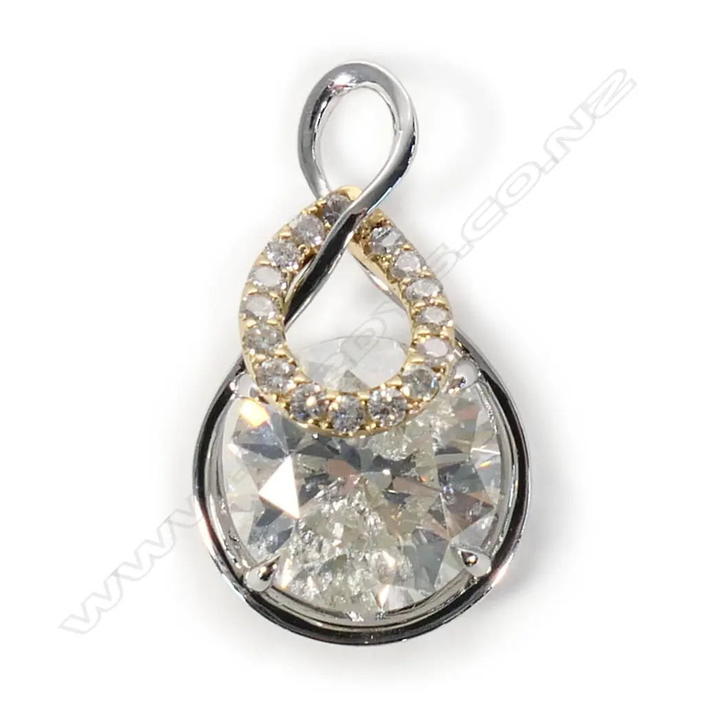 A 14ct white and yellow gold and diamond infinity style pendant, Image 1++