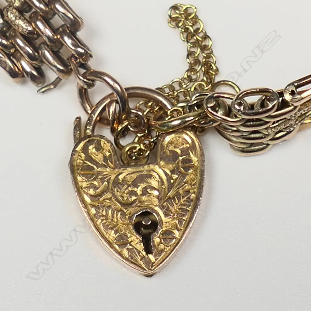 An early 20thC 9ct rose gold gate link bracelet, Image 1++