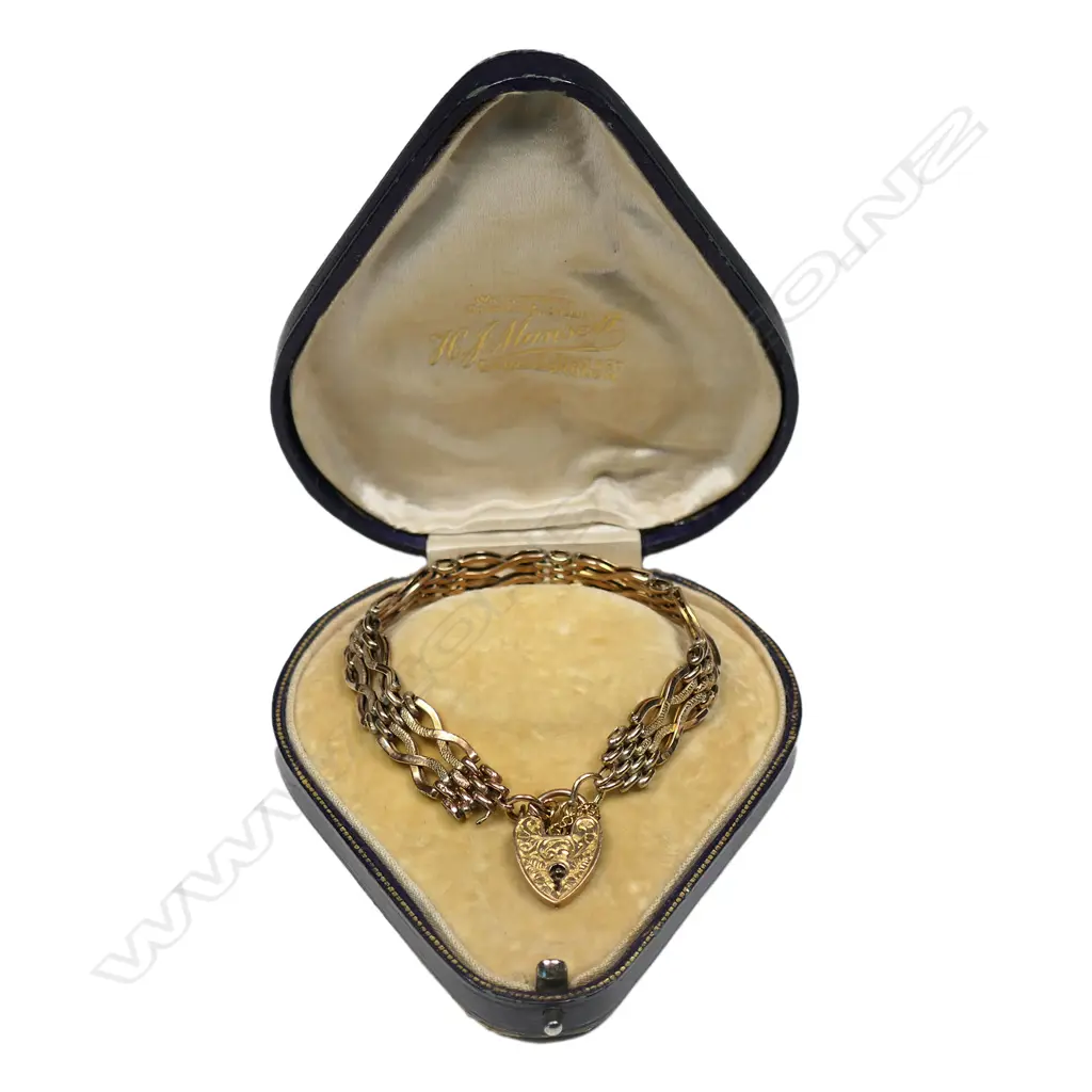 An early 20thC 9ct rose gold gate link bracelet, Image 1++