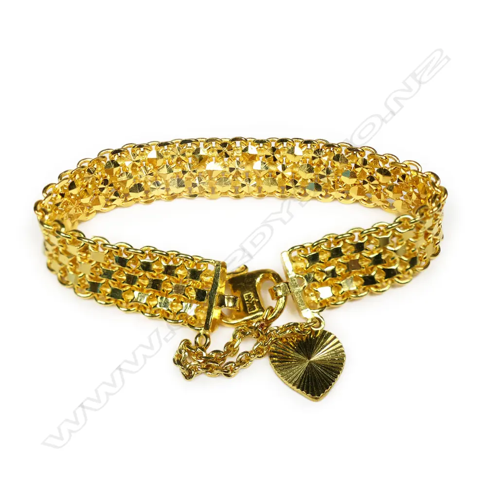 A 23ct gold four-row cable link chain cuff, Image 1++