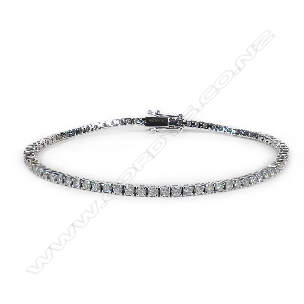 A 14ct white gold and diamond tennis bracelet, Image 1++