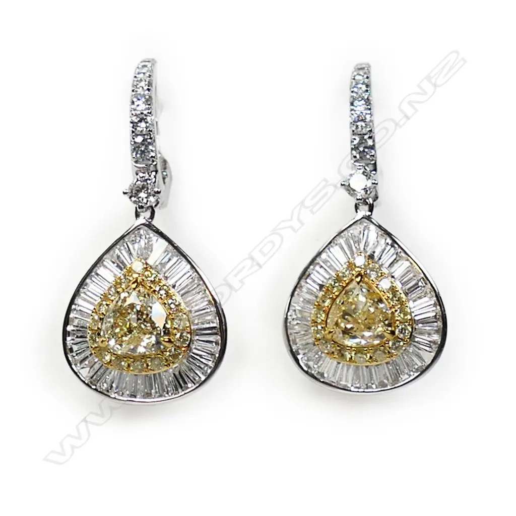 A pair of 18ct white gold diamond earrings, Image 1++