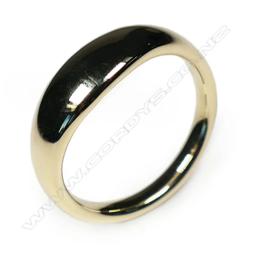 A 9ct yellow gold modernist band ring. Image 1++