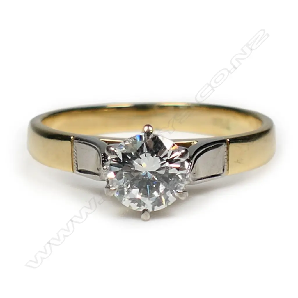 An 18ct gold and diamond solitaire ring, Image 1++