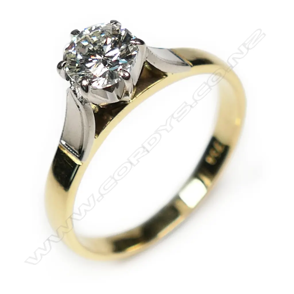 An 18ct gold and diamond solitaire ring, Image 1++