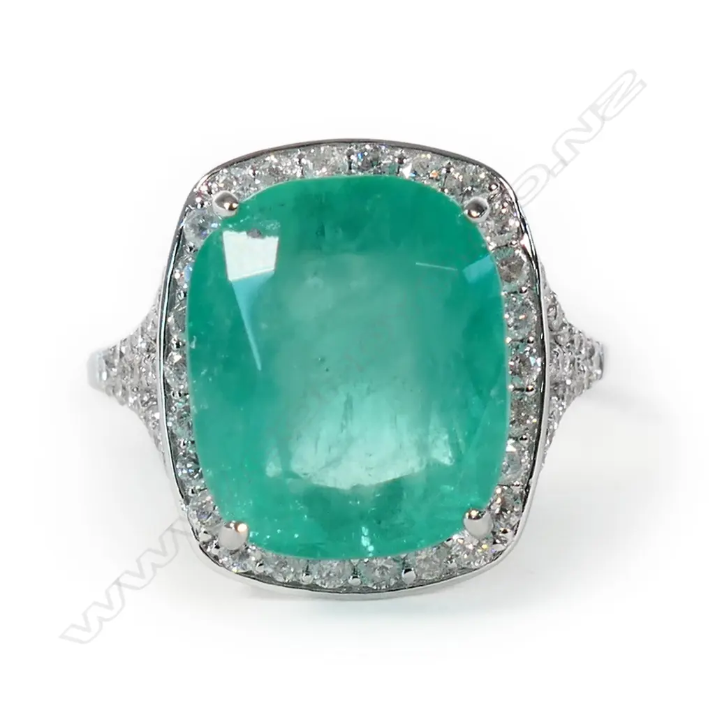 A 14ct white gold, Columbian emerald and diamond ring, Image 1++
