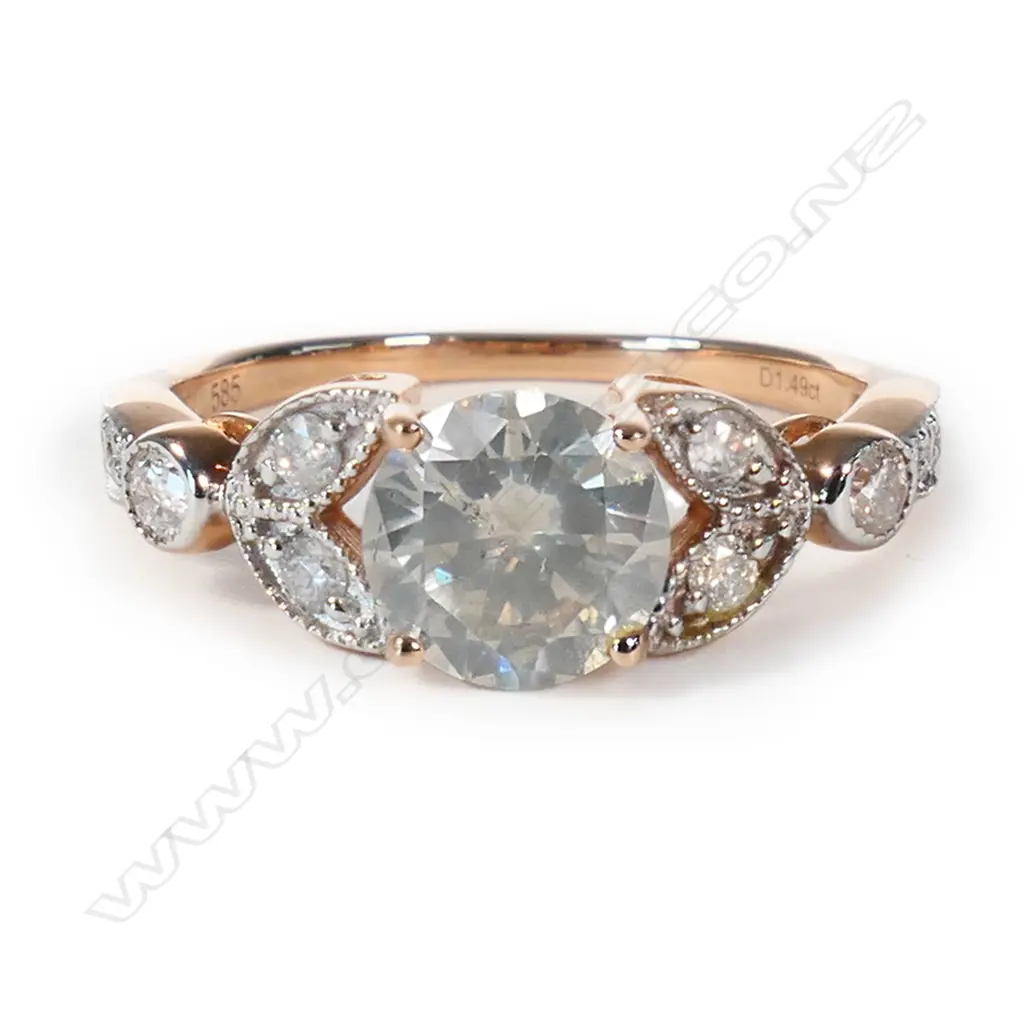 A 14ct rose gold and diamond antique style ring, Image 1++