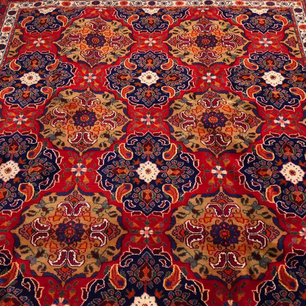 A hand knotted Persian Yamut rug, Image 1++
