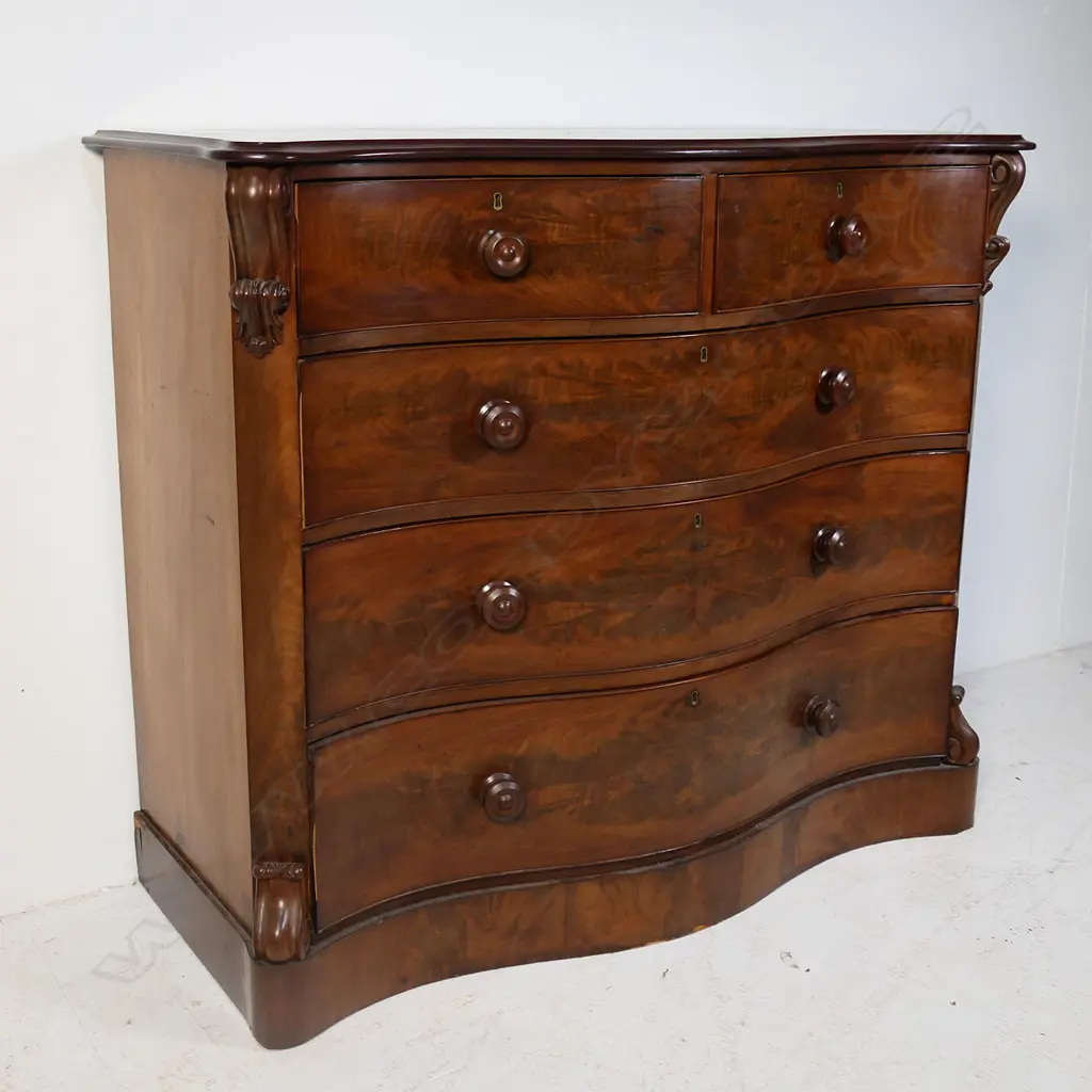A Victorian mahogany five drawer chest, Image 1++