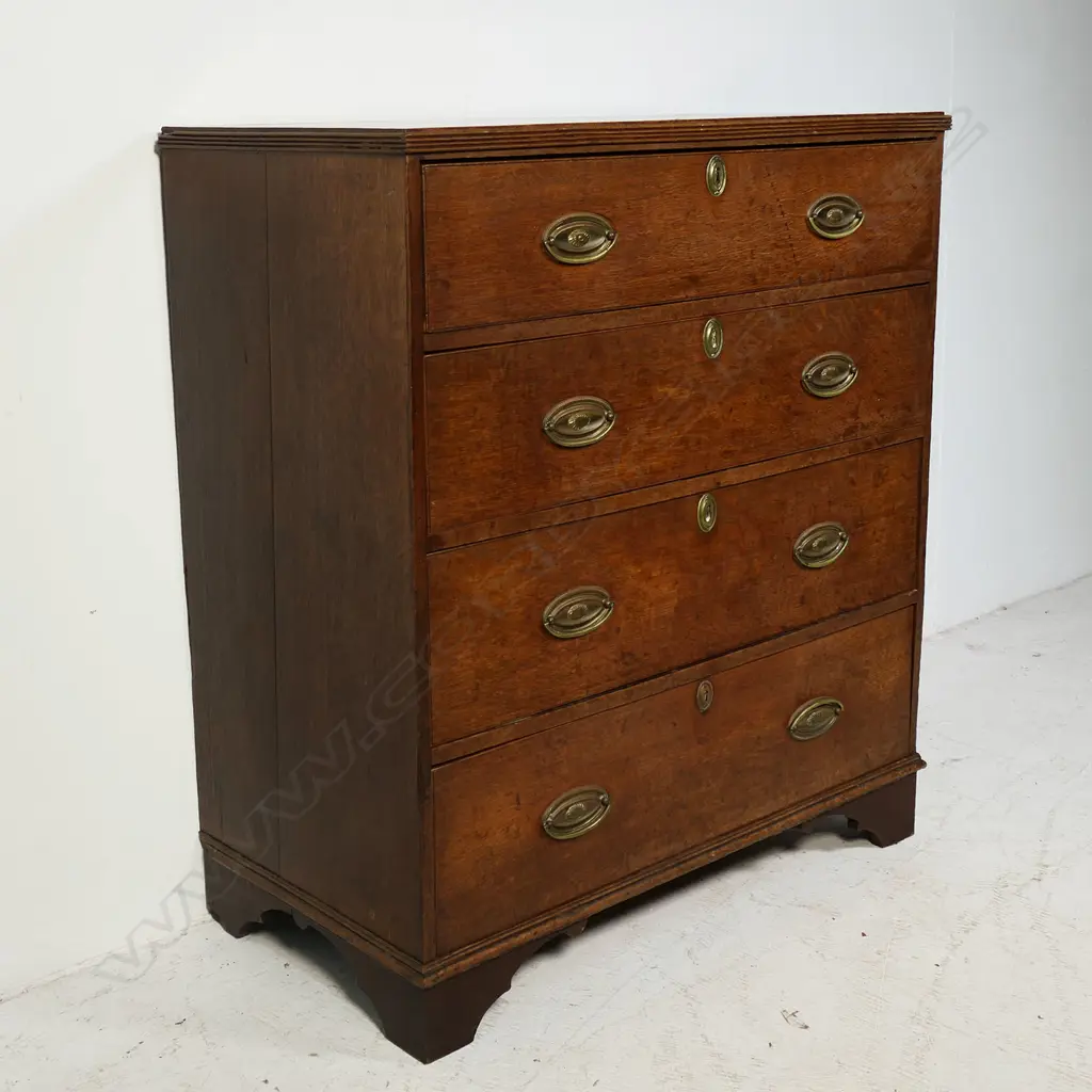 A Georgian oak flat front four drawer chest, Image 1++