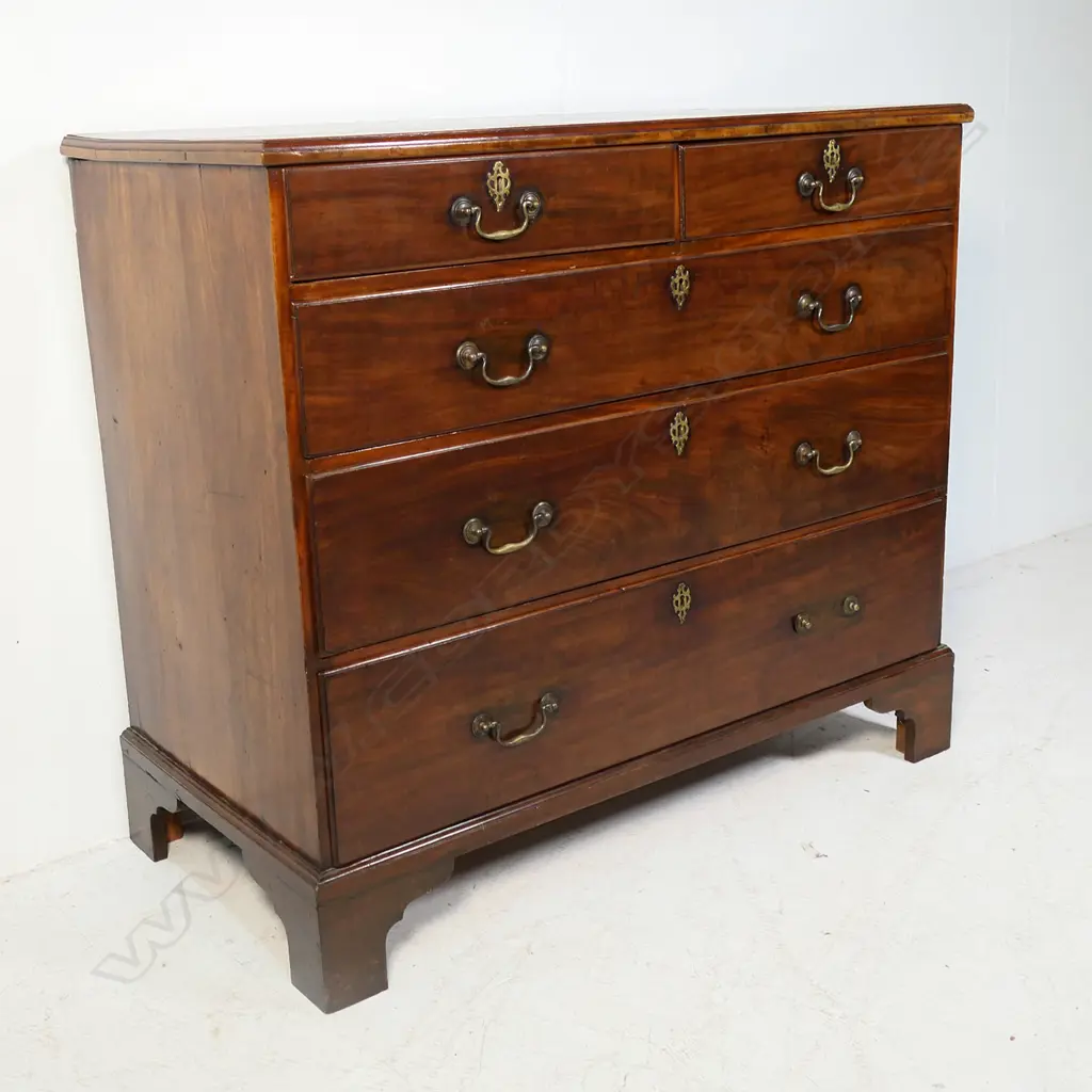 A Georgian mahogany five drawer flat front chest, Image 1++