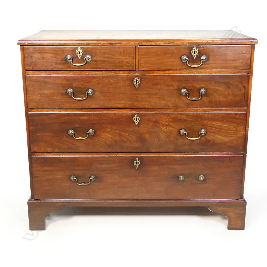 A Georgian mahogany five drawer flat front chest, Image 1++