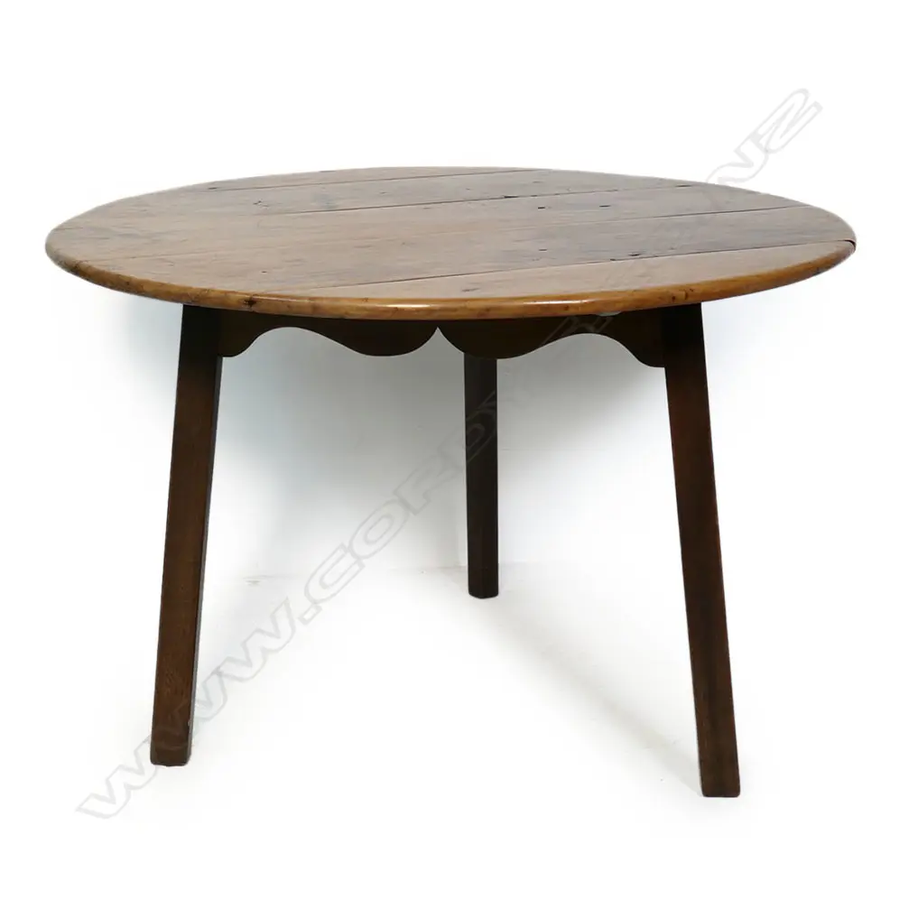 An antique pine cricket table, Image 1++
