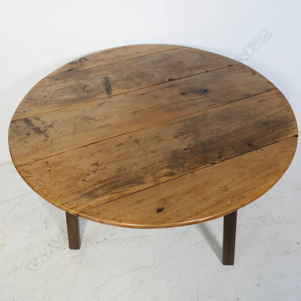 An antique pine cricket table, Image 1++