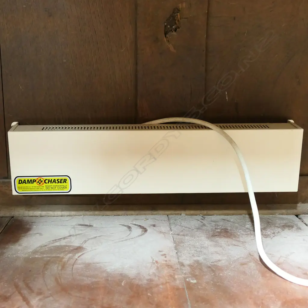 A 19thC French oak armoire, Image 1++