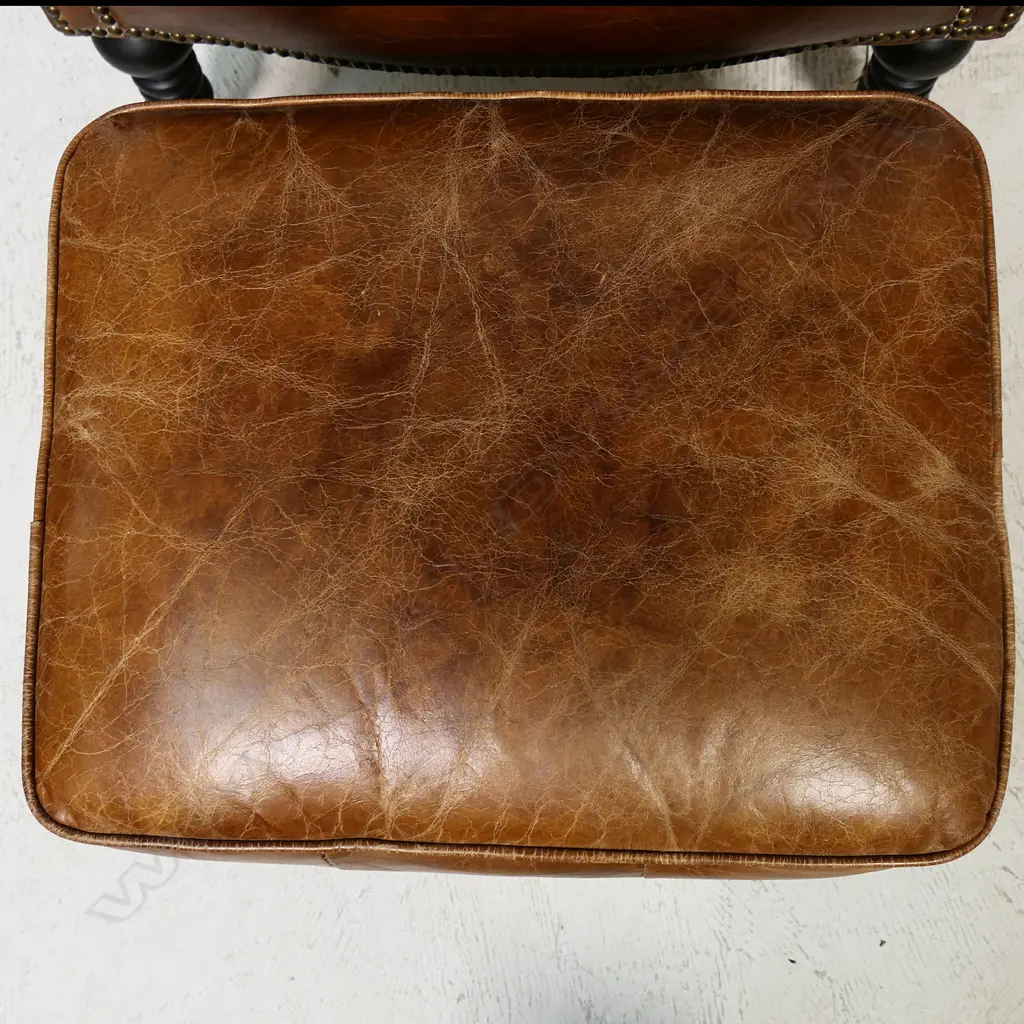 A gentleman's leather chair, Image 1++