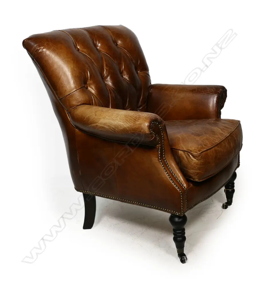 A gentleman's leather chair, Image 1++