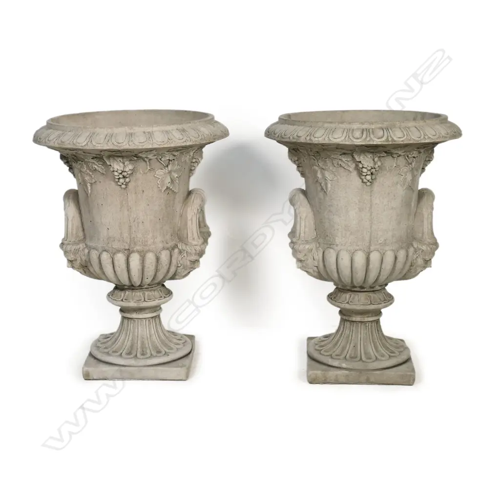 A pair of classical concrete Regency style urns, Image 1++