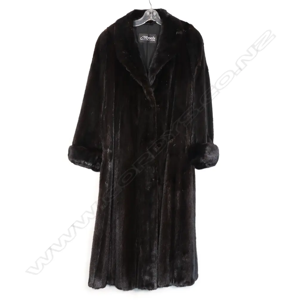 A full-length mink coat, Image 1++