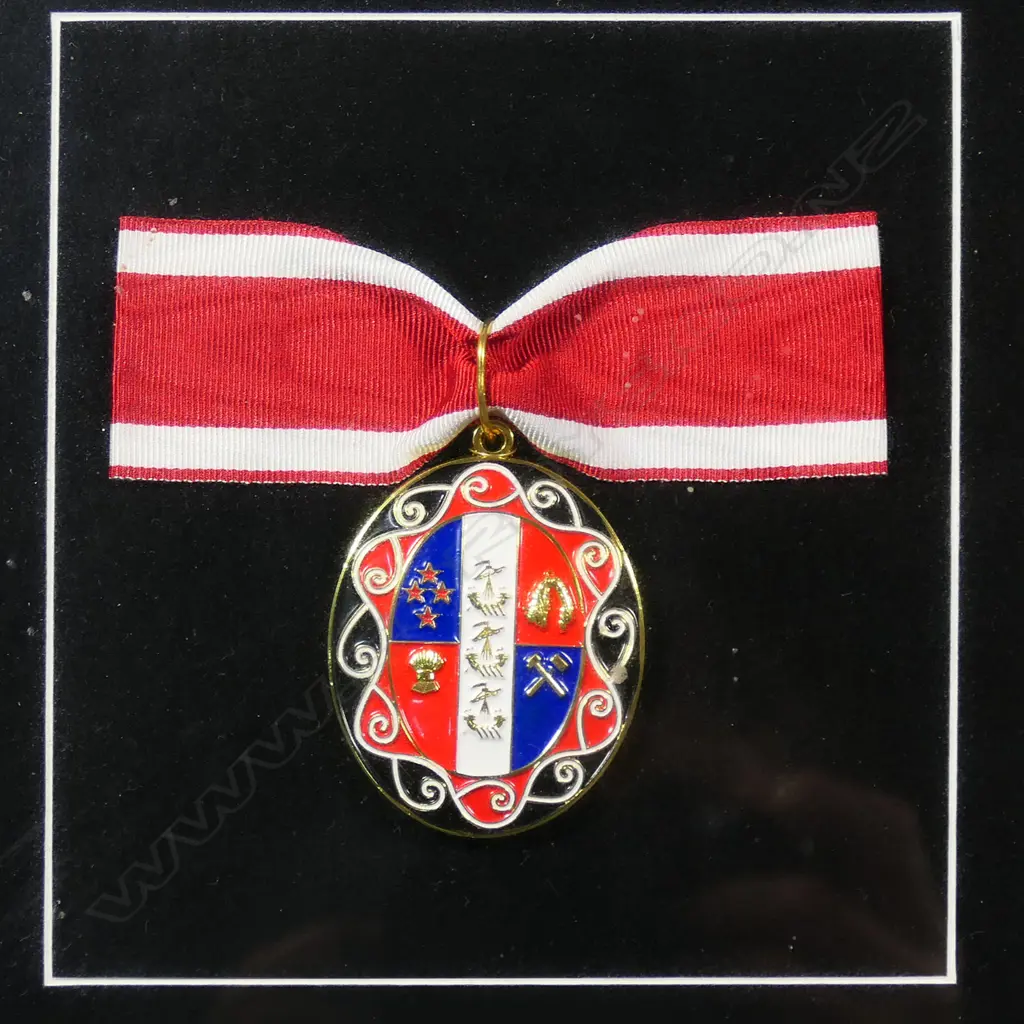 A framed facsimile set of medals and ephemera relating to Sir Edmund Hillary, Image 1++