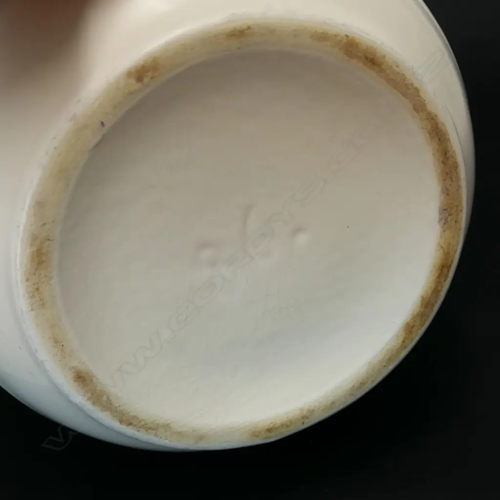 A Crown Lynn Potteries vase, Image 1++