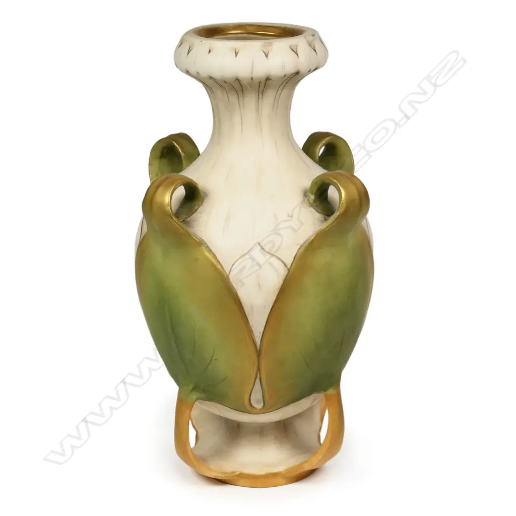 An elegant Austrian Amphora Art Nouveau baluster vase, Image 1++