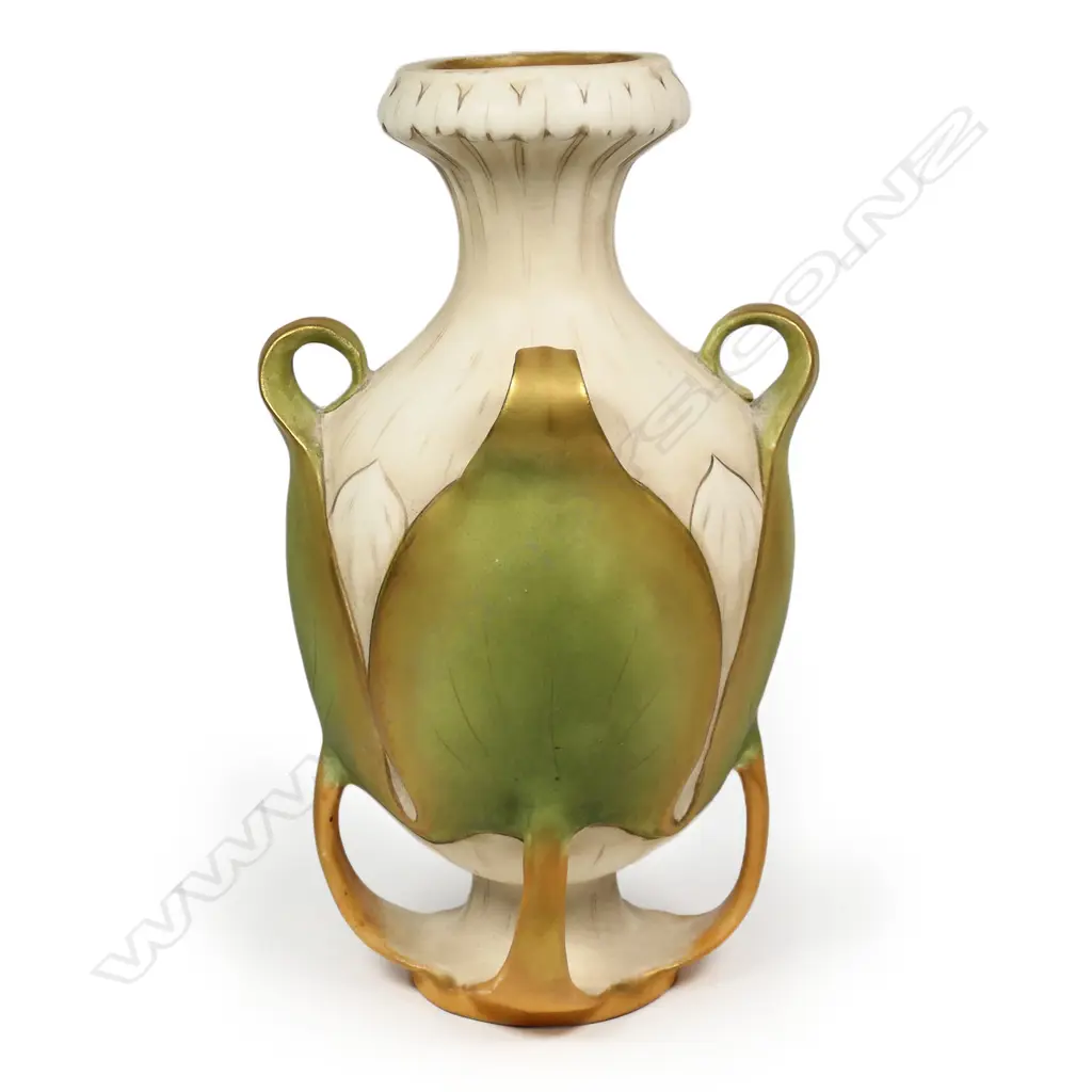 An elegant Austrian Amphora Art Nouveau baluster vase, Image 1++