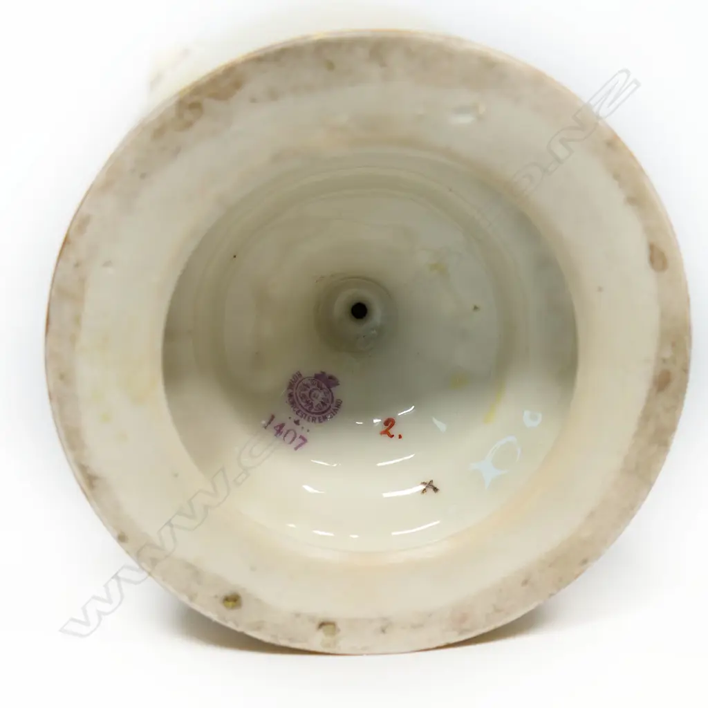 Royal Worcester potpourri lidded vase, Image 1++
