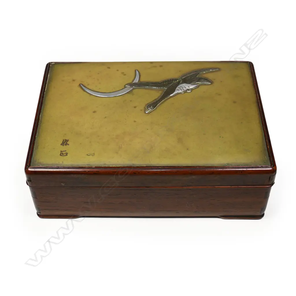 A good Meiji period rosewood trinket cigarette box c.1900, Image 1++