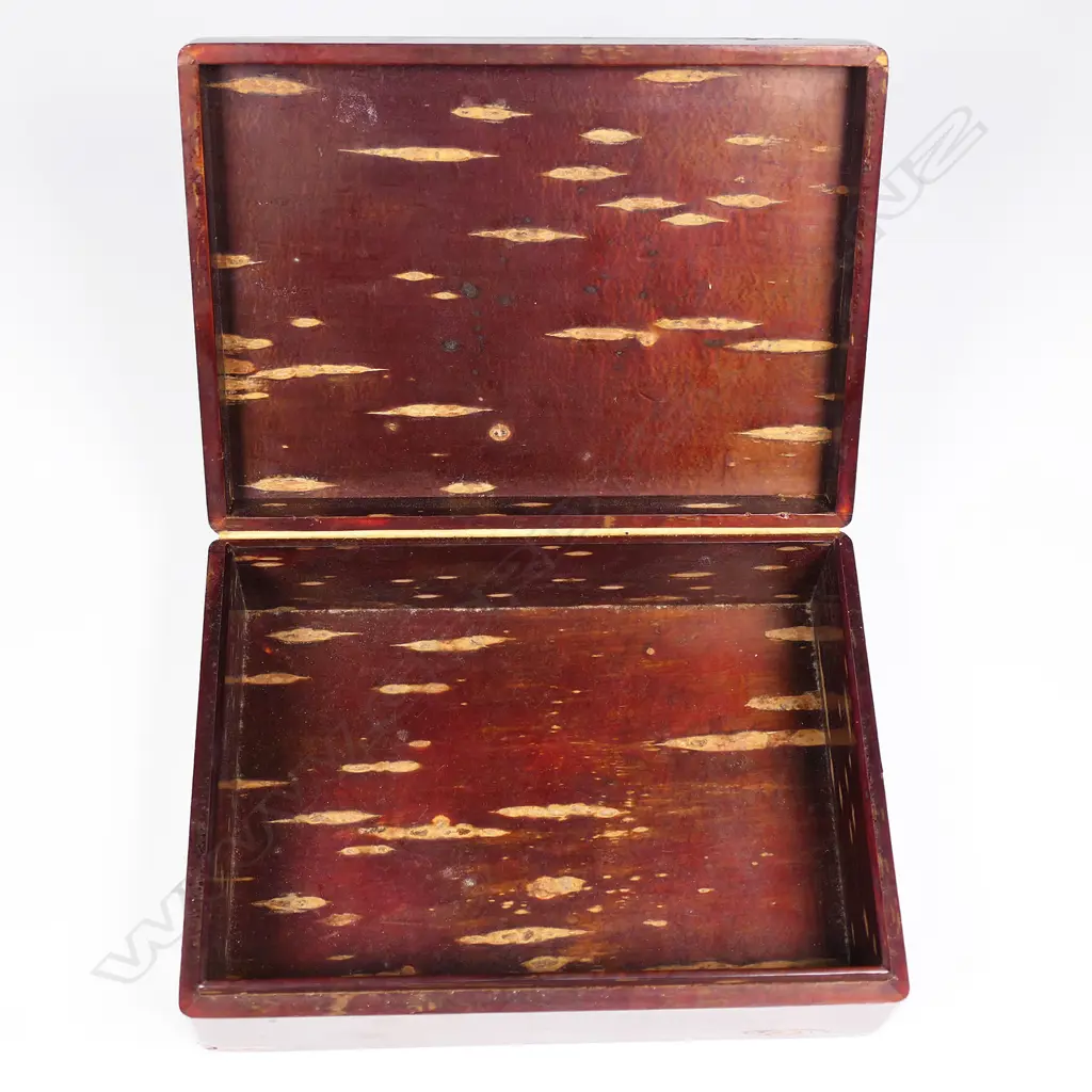 A Japanese carved cherrywood bark trinket box c.1900, Image 1++