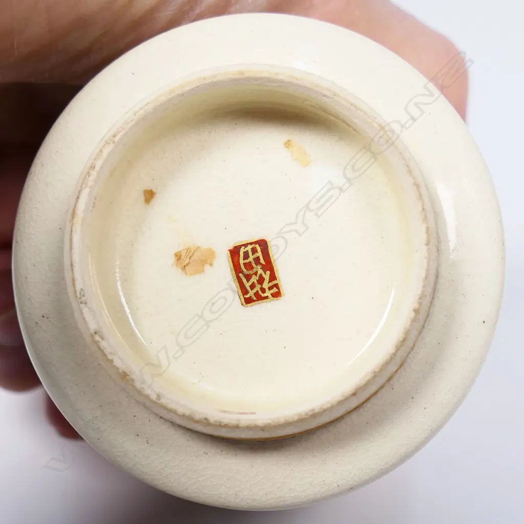 A small fine Satsuma lidded jar, Image 1++