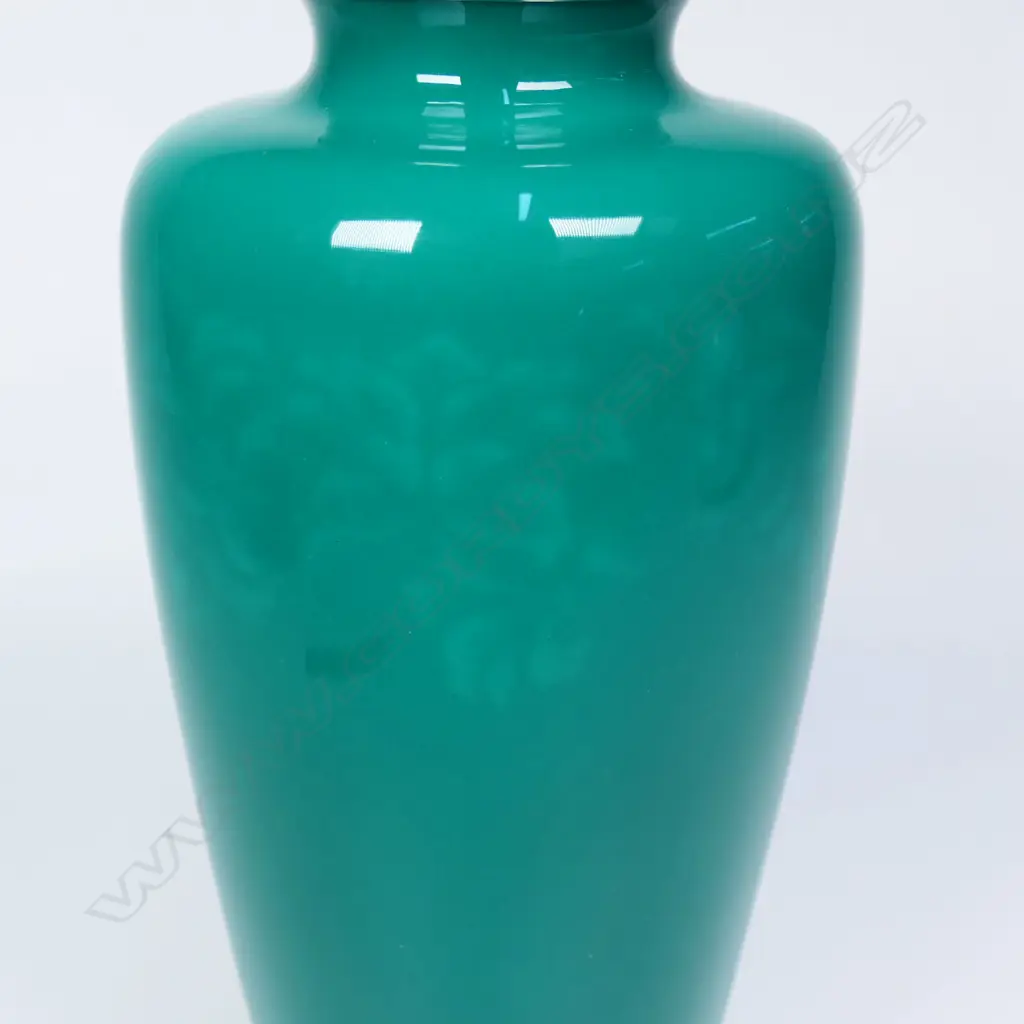 A fine Japanese enamel vase, Image 1++