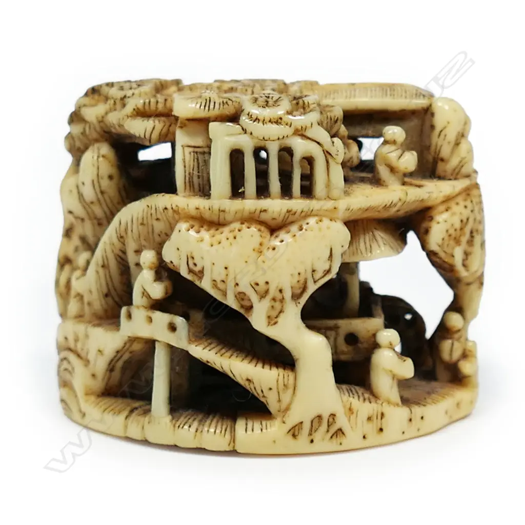 An ivory netsuke, Image 1++