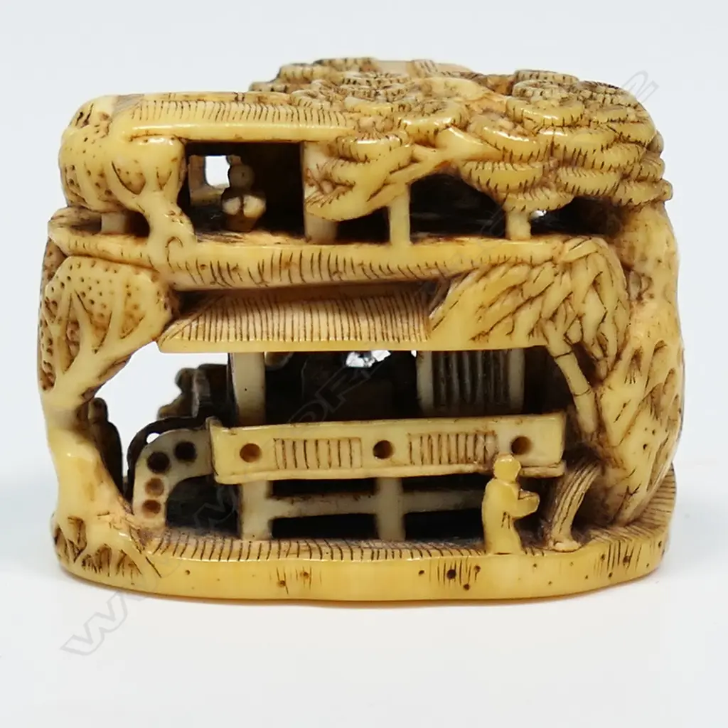 An ivory netsuke, Image 1++