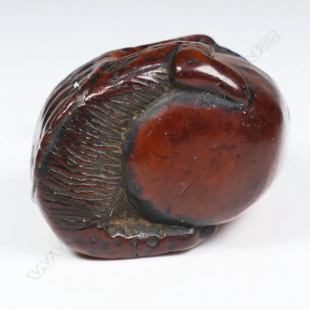 A good 18thC carved boxwood netsuke (Shunga), Image 1++