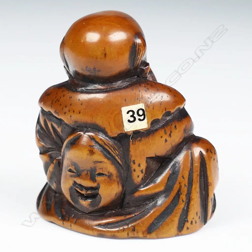 A well carved c.1840 Japanese boxwood netsuke, Image 1++