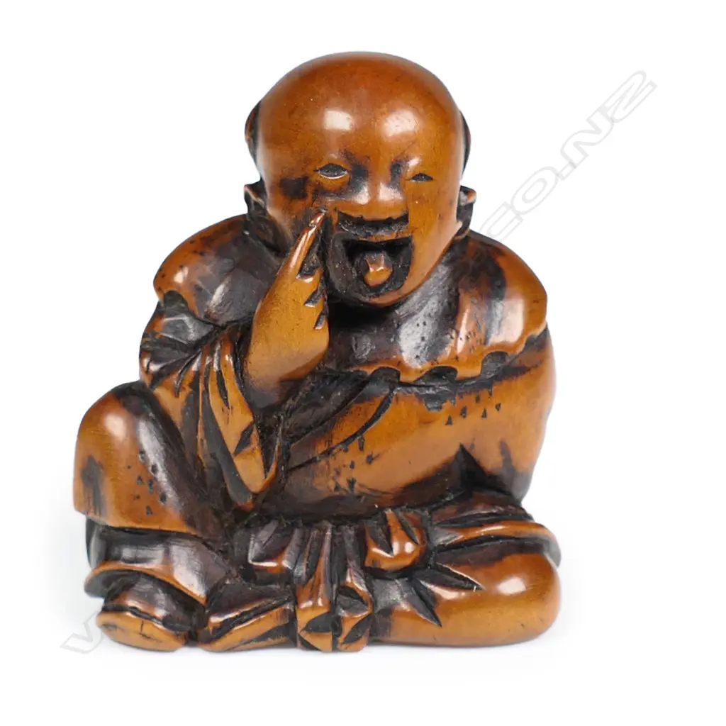 A well carved c.1840 Japanese boxwood netsuke, Image 1++