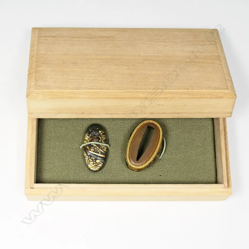 A boxed fuchi and kashira Soten school sword furniture set, Image 1++